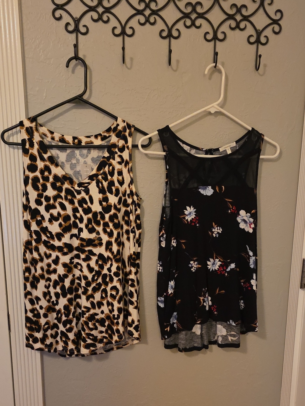 Maurices Women's Leopard Print And Black Floral Tops, Lot Of 2, Size Small
